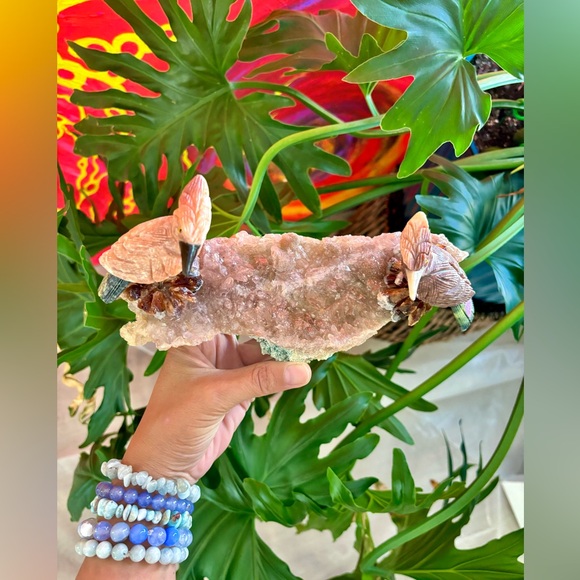 Gemstone Bird carving on Amethyst Flower - Picture 4 of 10